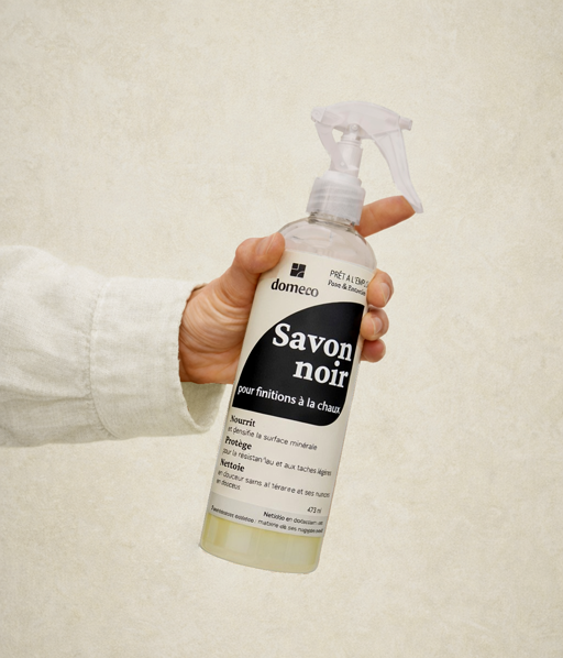 Natural beeswax for the protection of lime-based paints - BeeWax Premium