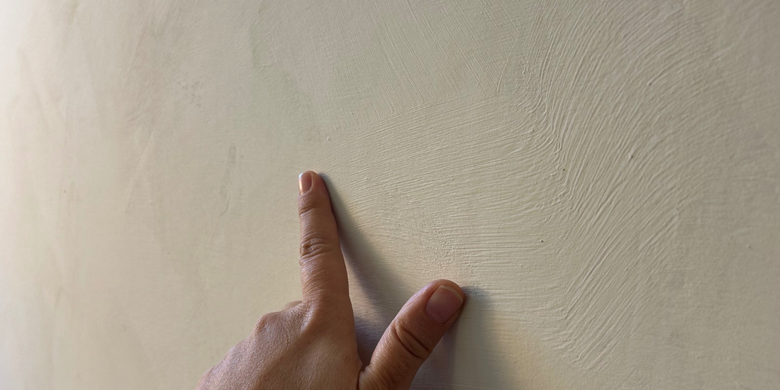 À qui confier l'application des produits à la chaux? Guide essentiel pour designers et professionnels