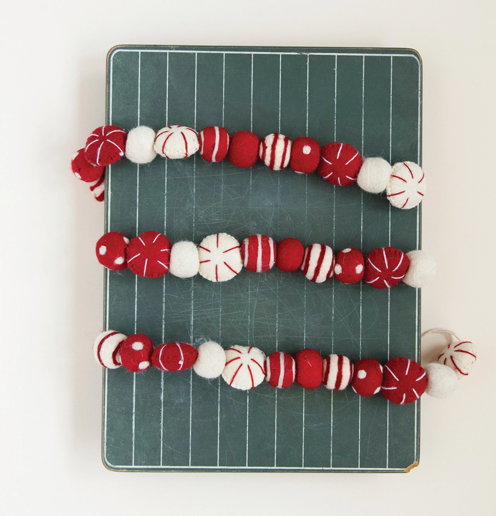 Guirlande de boules en feutre de laine faite à la main de 72 po de longueur, couleur rouge et blanc crème