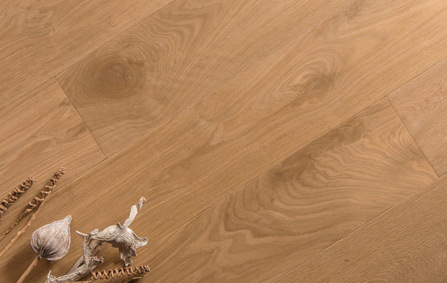 White oak wood flooring - 8'' wide plank - sand beige tones, traceable, eco-responsible, certified - Gravina