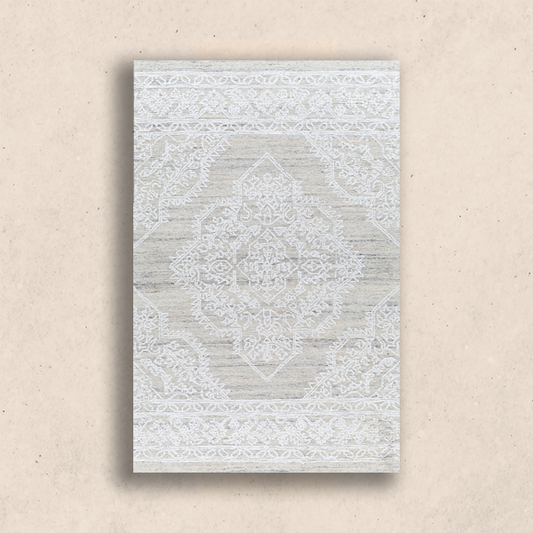 tapis-beige-motif-blanc-fleur-ornement-interieur
