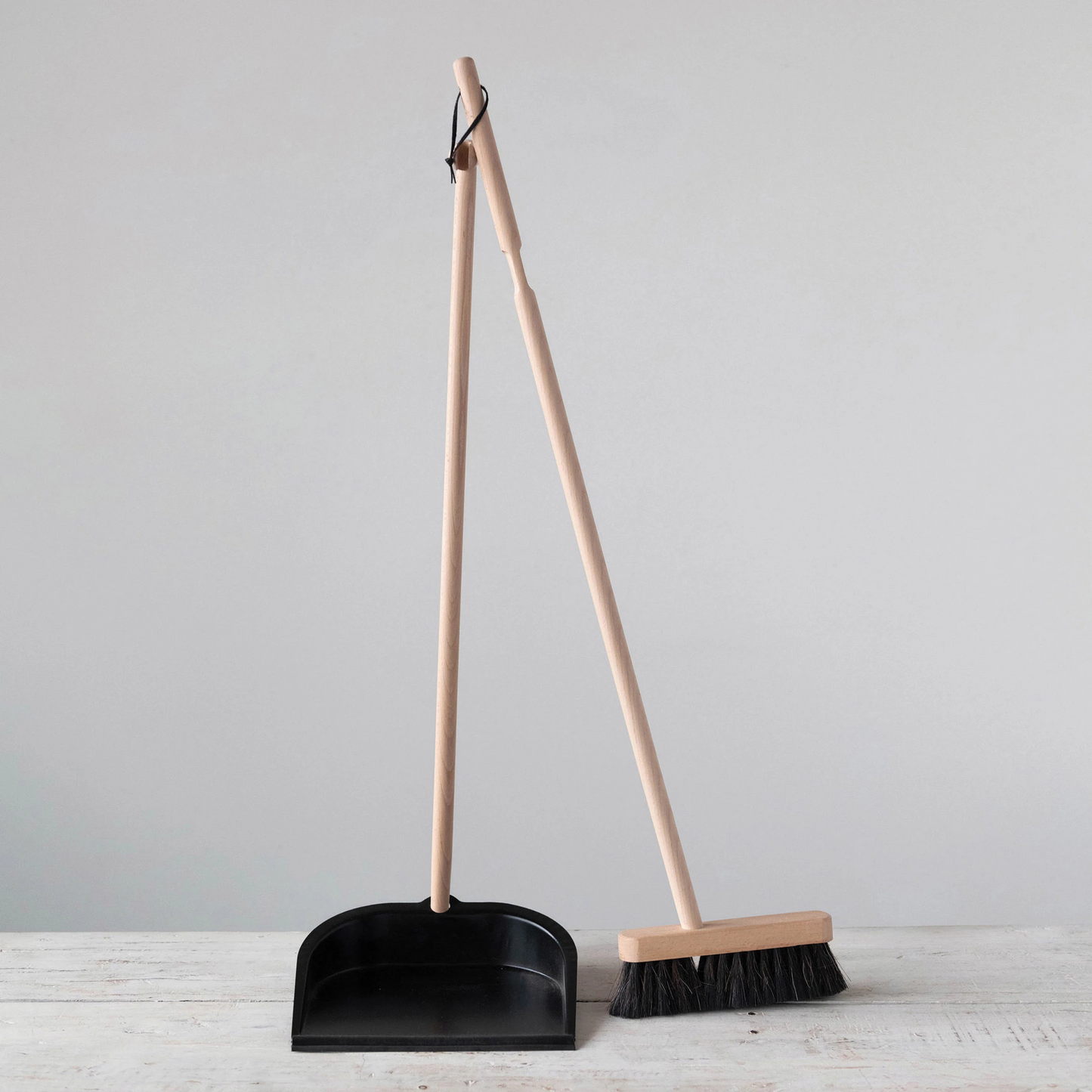 Standing broom and dust pan, in wood and metal, set of 2
